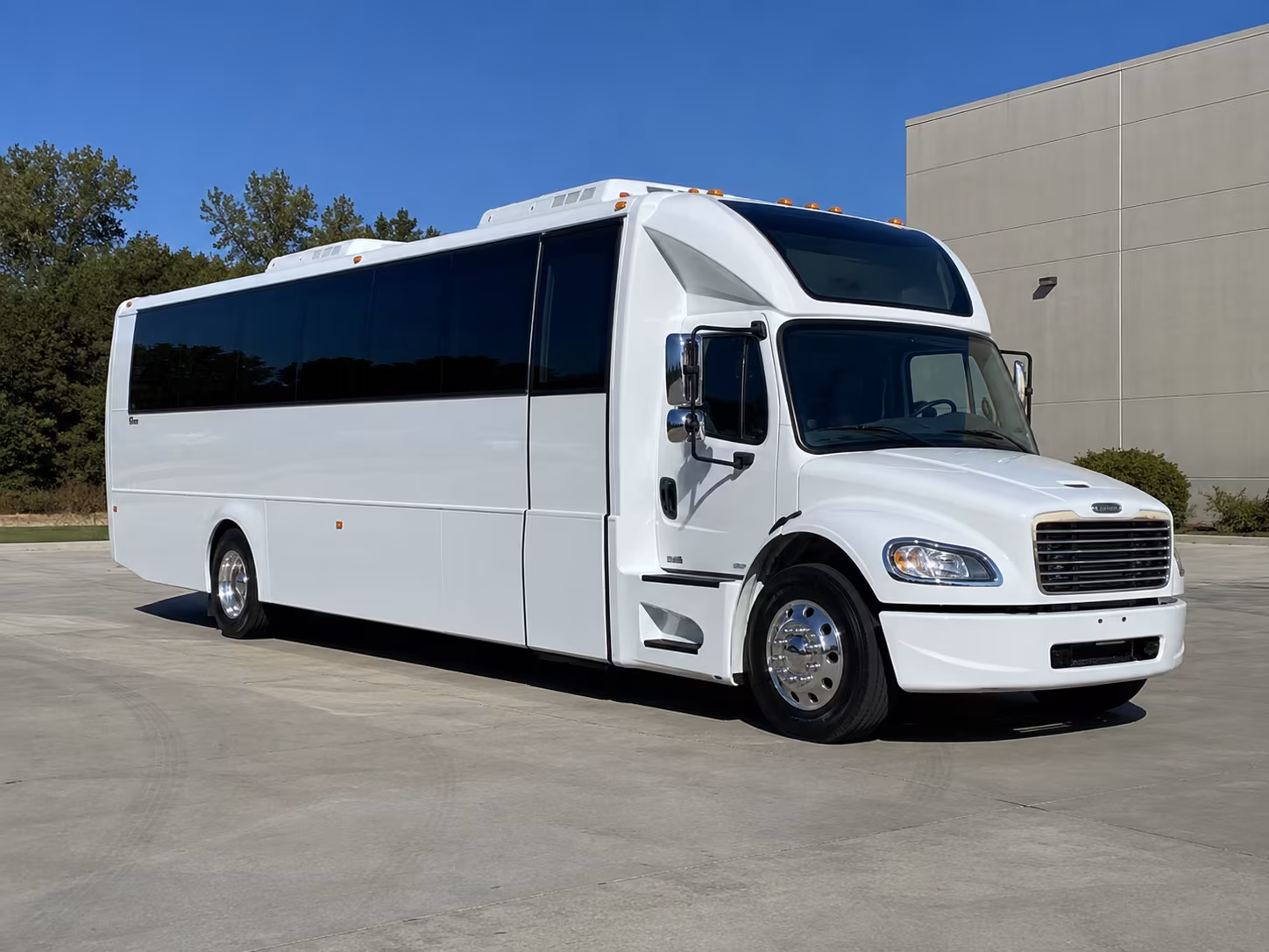 mansfield 28 passenger party bus